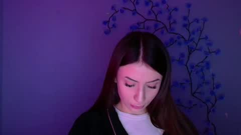 Snapshot of ariana_muur chatting on 12-20-25, 06:31 Ariana online show from 12-20-25, 06:31