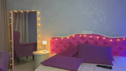 Snapshot of ariana_petite chatting on 02-28-25, 02:20 Ariana online show from 02-28-25, 02:20