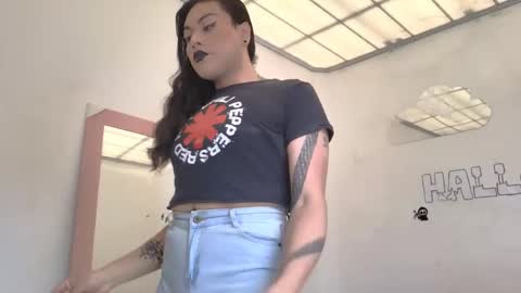 Snapshot of ariana_rodriguez_ chatting on 10-26-25, 01:28 Ariana Rodriguez trans Girl online show from 10-26-25, 01:28
