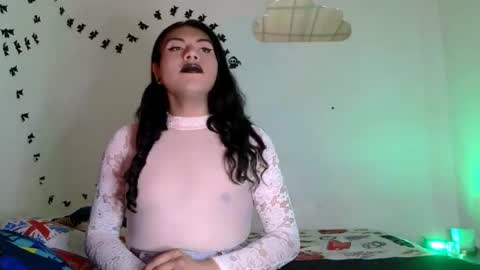 Snapshot of ariana_rodriguez_ chatting on 11-21-25, 10:19 Ariana Rodriguez trans Girl online show from 11-21-25, 10:19