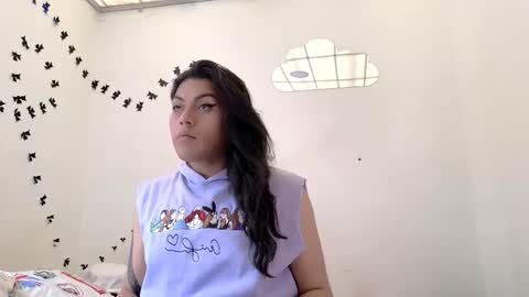 Snapshot of ariana_rodriguez_ chatting on 11-27-25, 01:24 Ariana Rodriguez trans Girl online show from 11-27-25, 01:24
