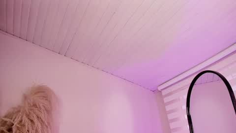 Snapshot of ariana_rosse__ chatting on 12-03-24, 04:17 Ariana online show from 12-03-24, 04:17