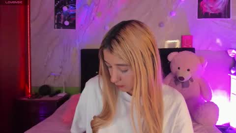 Snapshot of ariana_rosse__ chatting on 09-29-25, 11:04 Ariana online show from 09-29-25, 11:04