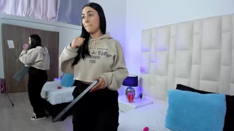  ariana  online show from 10-06-25, 05:21