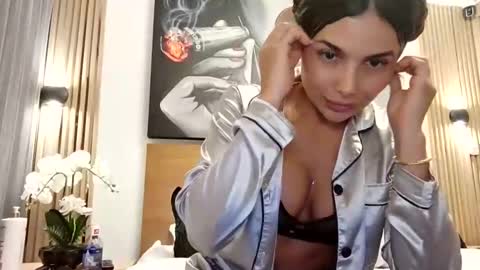 Snapshot of ariana_valdirii chatting on 04-30-26, 11:42 cristina online show from 04-30-26, 11:42