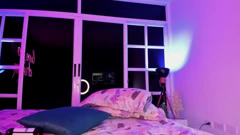 Snapshot of ariana_villada chatting on 12-24-24, 10:33 Ari online show from 12-24-24, 10:33