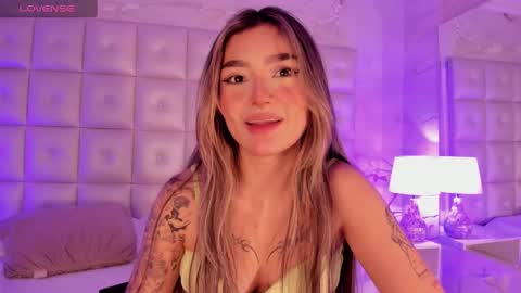 Snapshot of ariana_villada chatting on 01-08-25, 03:19 Ari online show from 01-08-25, 03:19