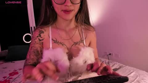 Snapshot of ariana_villada chatting on 02-16-25, 03:15 Ari online show from 02-16-25, 03:15