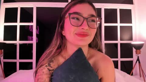 Snapshot of ariana_villada chatting on 03-07-25, 09:29 Ari online show from 03-07-25, 09:29