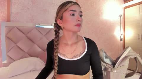 Snapshot of ariana_villada chatting on 10-18-25, 12:13 Ari online show from 10-18-25, 12:13