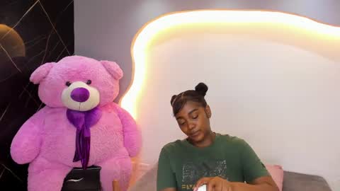 Snapshot of arianaablack chatting on 06-23-26, 12:14 Ariana online show from 06-23-26, 12:14