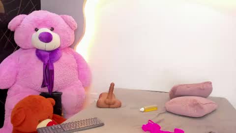 Snapshot of arianaablack chatting on 06-26-26, 12:53 Ariana online show from 06-26-26, 12:53