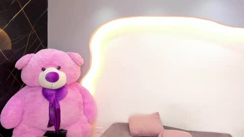 Snapshot of arianaablack chatting on 07-15-26, 12:32 Ariana online show from 07-15-26, 12:32