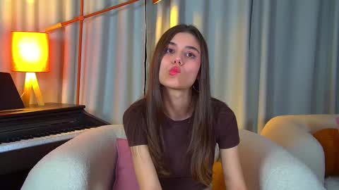 Snapshot of arianaallens chatting on 11-27-25, 06:59 Ariana online show from 11-27-25, 06:59