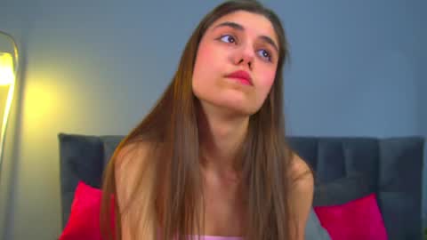 Snapshot of arianaallens chatting on 12-23-25, 08:12 Ariana online show from 12-23-25, 08:12