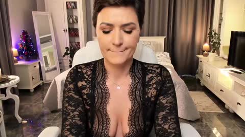 Snapshot of arianasage_ chatting on 12-17-24, 12:33 Ana online show from 12-17-24, 12:33