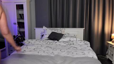 Snapshot of arianasage_ chatting on 12-18-24, 03:00 Ana online show from 12-18-24, 03:00