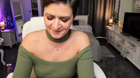 Snapshot of arianasage_ chatting on 12-20-24, 10:05 Ana online show from 12-20-24, 10:05