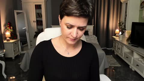 Snapshot of arianasage_ chatting on 12-27-24, 10:55 Ana online show from 12-27-24, 10:55