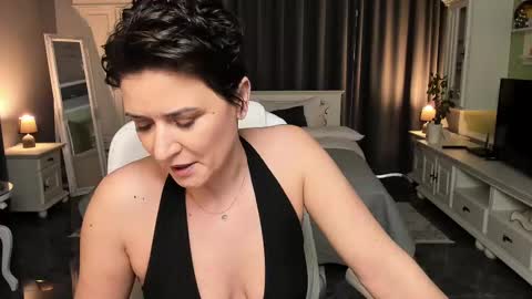 Snapshot of arianasage_ chatting on 02-14-25, 12:36 Ana online show from 02-14-25, 12:36