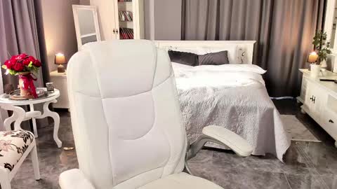 Snapshot of arianasage_ chatting on 02-19-25, 11:28 Ana online show from 02-19-25, 11:28