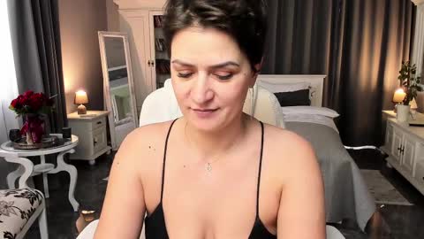 Snapshot of arianasage_ chatting on 02-20-25, 12:25 Ana online show from 02-20-25, 12:25