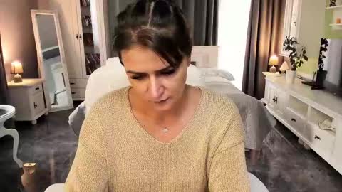 Snapshot of arianasage_ chatting on 10-02-25, 10:44 Ana online show from 10-02-25, 10:44