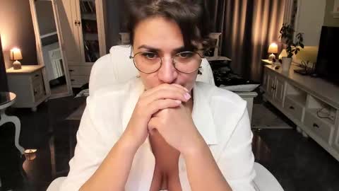 Snapshot of arianasage_ chatting on 10-16-25, 04:52 Ana online show from 10-16-25, 04:52