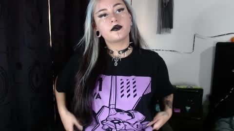 Snapshot of arianauwu666 chatting on 10-23-25, 07:34 help me 100 hands up my OF is Free online show from 10-23-25, 07:34