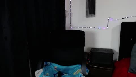 Snapshot of arianauwu666 chatting on 11-15-25, 10:37 help me 100 hands up my OF is Free online show from 11-15-25, 10:37