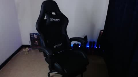 Snapshot of arianauwu666 chatting on 02-15-26, 09:00 help me 100 hands up my OF is Free online show from 02-15-26, 09:00