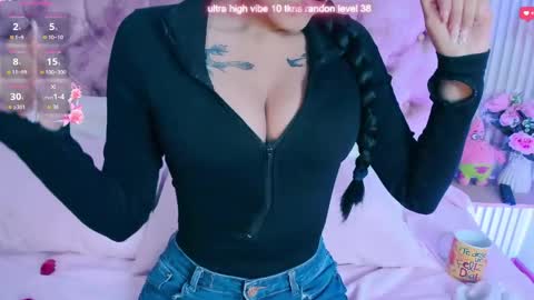Snapshot of arianawest_ chatting on 05-13-26, 01:19 arianawest_ online show from 05-13-26, 01:19