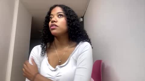 arianna_roxe_ online show from 05-26-26, 04:19
