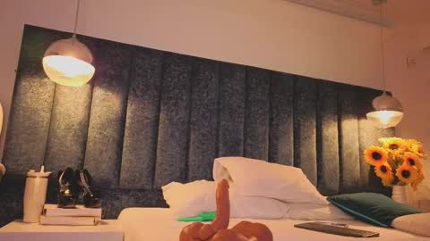 Snapshot of arianna_suarez1 chatting on 02-17-26, 07:42 Arianna online show from 02-17-26, 07:42