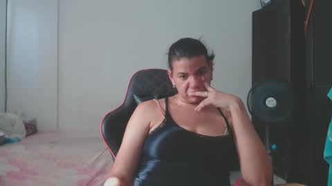 Snapshot of ariannaloovel chatting on 02-18-26, 09:33 ariannaloovel online show from 02-18-26, 09:33