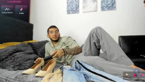 ariannawil online show from 12-18-25, 12:17