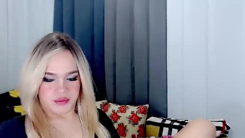 ARIANNE CUMS  online show from 03-05-25, 12:00