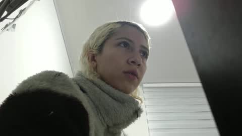 Snapshot of aribunnie chatting on 09-19-25, 04:58 Ari Bunnie  online show from 09-19-25, 04:58