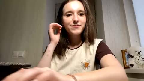 Snapshot of ariehamalainen chatting on 07-08-26, 05:50 Mia online show from 07-08-26, 05:50