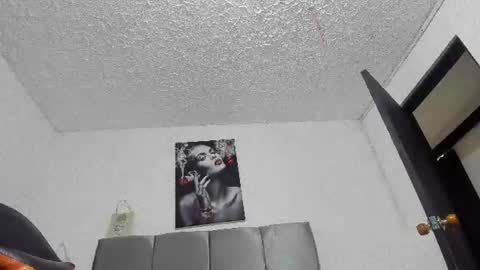 Snapshot of ariel_wish chatting on 06-09-26, 01:01 ariel_wish online show from 06-09-26, 01:01