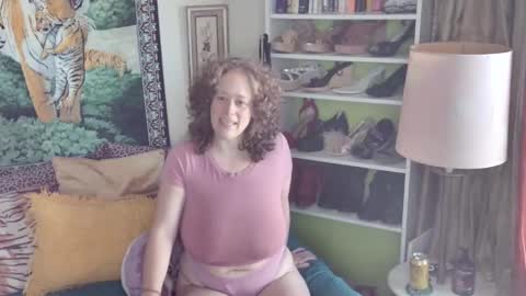 Arielle Ari online show from 10-31-25, 03:57