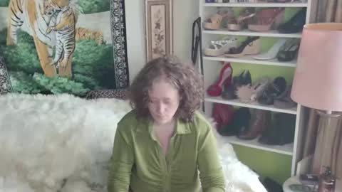 Arielle Ari online show from 12-16-25, 06:46