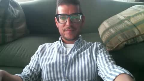 Snapshot of arielsinho chatting on 10-30-25, 09:59 Anon online show from 10-30-25, 09:59