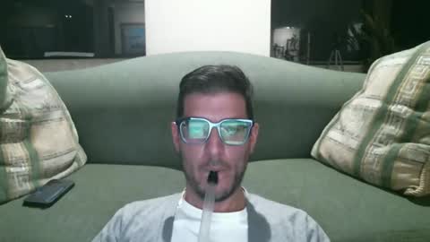 Snapshot of arielsinho chatting on 12-18-25, 05:13 Anon online show from 12-18-25, 05:13