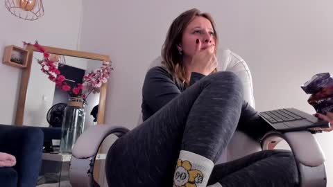 Snapshot of arii_1010_ chatting on 01-30-25, 10:51 Ari online show from 01-30-25, 10:51