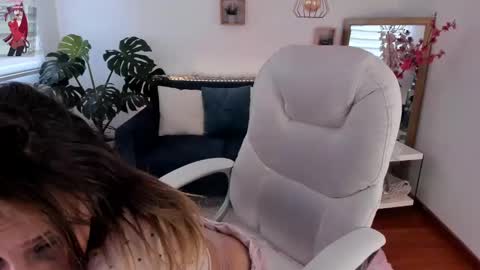 Snapshot of arii_1010_ chatting on 02-26-25, 07:38 Ari online show from 02-26-25, 07:38