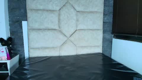 ariia_monroee online show from 04-28-26, 02:27