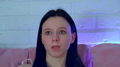 Snapshot of arinakubrick chatting on 03-08-26, 02:04 Arinakubrick online show from 03-08-26, 02:04