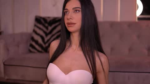 Snapshot of arinarhodes chatting on 11-21-25, 06:28 Arina online show from 11-21-25, 06:28