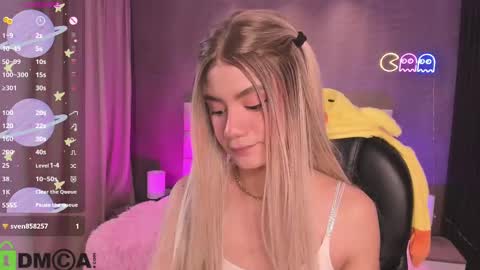 Snapshot of arinextdoor chatting on 09-24-25, 10:13 Ari online show from 09-24-25, 10:13